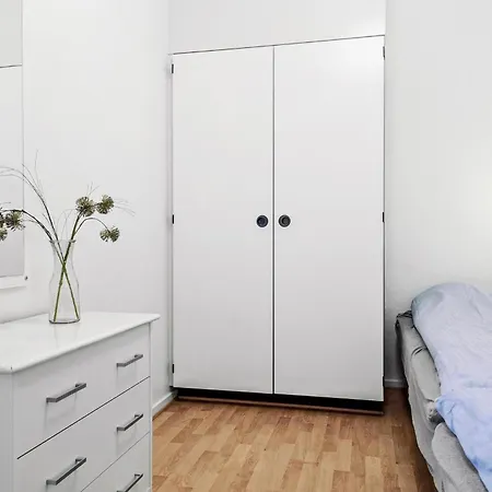 1 Bedroom Lovely In Apartment *