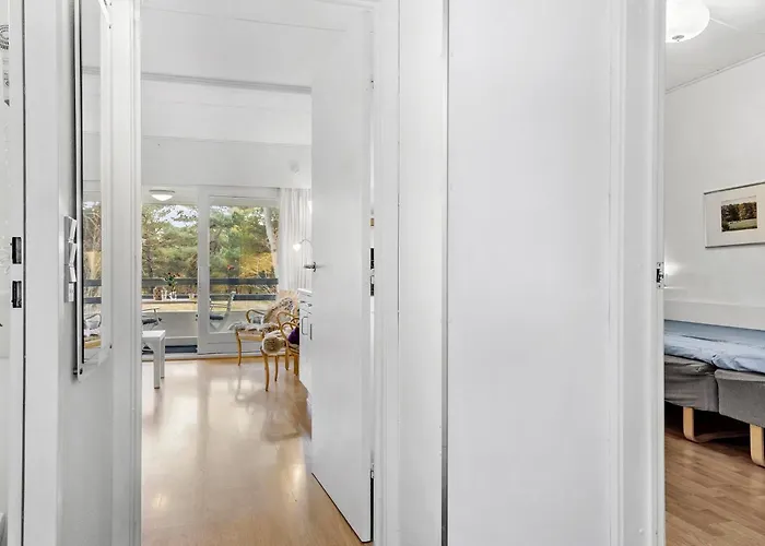 Апартаменты 1 Bedroom Lovely In